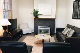 Warrnambool House | House on Hider - A Charming Central Cottage