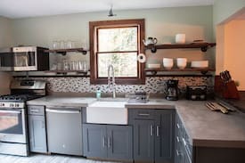 Pittsfield House | The Barn Door Lodge