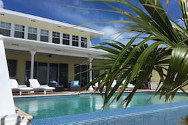 William's Town House | NEW! Stunning Ribbon of Blue Beach House in Exuma