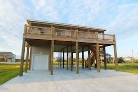Crystal Beach House | BEACH RETREAT! MUST SEE! De La Sol