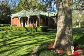 Waikato District House | The Boatshed Cottage B & B, River Rd,Hamilton