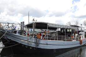 Kop van Zuid Boat Rental | B&B BOAT NAUTILUS ROTTERDAM