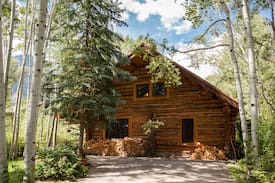 Redstone Cabin | Classic log cabin on river in Redstone.