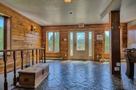 Notre-Dame-de-la-Merci Villa | LE 2428, CHALET AVEC SPA ET PISCINE