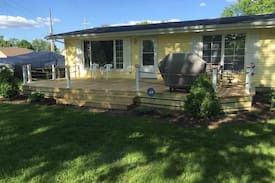 Syracuse Cabin | The Robbins Nest, Family Friendly, Lake Wawasee