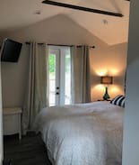 Forest Park House | Forest Park Guest Cottage -Minutes from everything