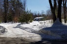 Effingham House | HighWatch Getaway - close to mountains and lakes.