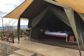Kaabong House | On the edge of one of the most beautiful National Parks in Uganda