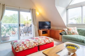 Rondebosch Apartment | Rustenburg Sq, Luxury apartment with Mountain View