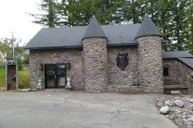 Sebastopol House | One of a kind castle in the vineyards!