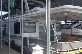 Avoca Boat Rental | Houseboat on Lake Monroe