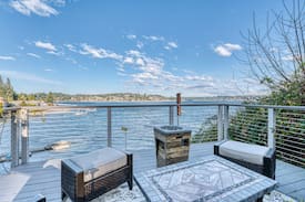 Fox Island Cabin | Eagle's Nest Waterfront: 150’ beach-kayaks & canoe