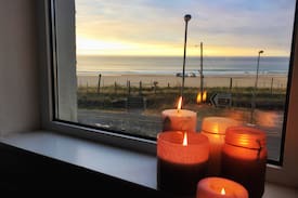 Coleraine Cabin | 4-star Downhill Seaside Cottage, Stunning Views