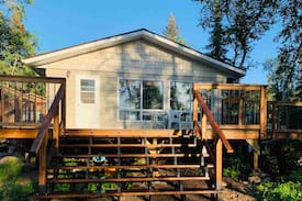 The Pas Cabin | Lakefront cabin Rocky Lake Eastshore