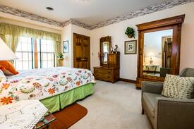 Michigan City Bed & Breakfast | Blue Jay Manor B&B - Augustine Room