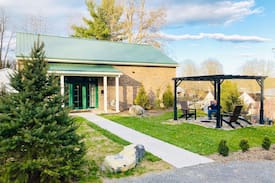 Lewisburg House | "Stones Throw Retreat" in Downtown Lewisburg