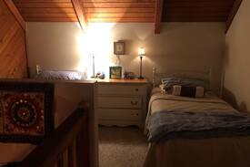 Raymond Cabin | Cozy treehouse cottage sanctuary