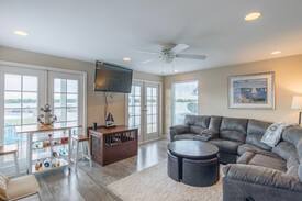 Buckeye Lake House | The Best Escape At Buckeye Lake! Waterfront Fun!