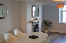 Douglas Apartment | Kent Apartments No 3 - Tourism Registered