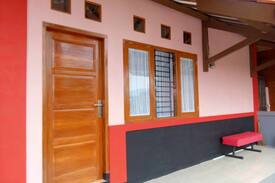 Parongpong Villa | Lembur Incu Syariah Villa & Resto Red House