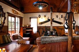 Tanjil Bren Cabin | Rustic Luxury in Reindeer Lodge