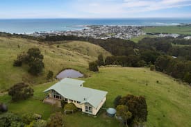 Apollo Bay House | Acacia Brae with stunning views of Apollo Bay