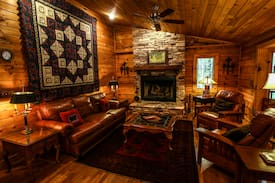 Sugar Grove Cabin | Rustic Log Cabin near Boone to enjoy the mountains