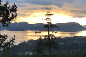 Salt Spring Island Apartment | OceanView GetAway - Eagles Nest Suite