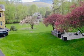 North Adams Apartment | Whiteley Retreat- walk to Mass MoCA and Downtown