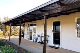 Toodyay Cabin | Valley-View Cottage