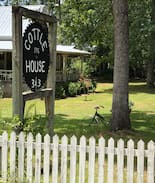 Andalusia Bed & Breakfast | The Cottle House Bed and Breakfast - Red Room