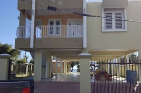 Bajo House | VIRGILIO'S Big House Balneario de Patillas