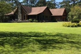 Loris Cabin | Beachwoods Villa Rose Room