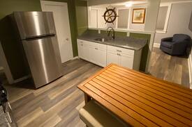 Plymouth Apartment | The Ship’s Wheel Downtown Plymouth 2+ Guests
