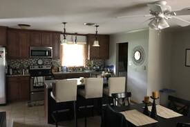 Manhattan House | Wildcat Gameday AirBnB (Two Blocks from Stadium)