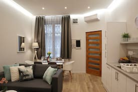 Erzsebetvaros Apartment | BRAND NEW!Wellness with sauna!12PRS!6ROOM!3BTH!