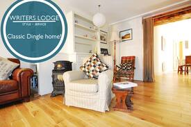 Dingle House | WRITER'S LODGE - Fantastic location! Cosy Cottage!