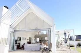 Grotto Bay House | Grotto Bay Beach Barn