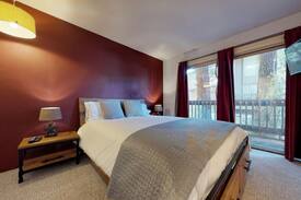 Mammoth Lakes Apartment | Tanzer Mountain Retreat. Best location in town!