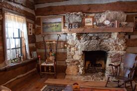 Savanna Cabin | “Grandpa's Cabin” 1837 Historic Cabin