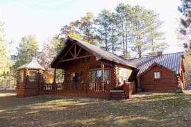 Manistique Cabin | BICKEL'S CABINS (Manistique, MI): Pet-friendly private lakefront cabins!