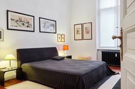 Schoeneberg Apartment | Calming Bright Room w/Queen Bed in Schöneberg