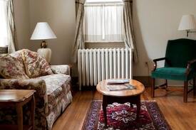 Staunton Bed & Breakfast | Frederick House - Young 12