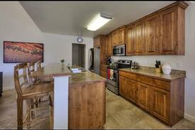Moab South Valley House | Cliff Rose Townhome GARAGE, POOL, SPA, sleeps 10