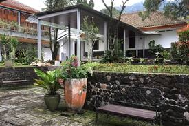 Pakem Villa | Villa Le Jardin Kaliurang (ENTIRE VILLA)