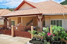 Kathu House | Muk's Guesthouse - Monkey Room