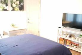 La Brea House | **5 Min Walk To The Grove! Newly Remodeled Studio!