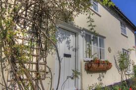 Fowlmere Cabin | 1 Selby Cottage, Fowlmere - near Duxford IWM.
