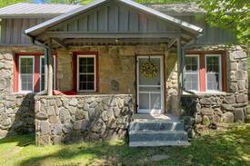 Canton Cabin | Jake's Creekside Cabin in the Smokies