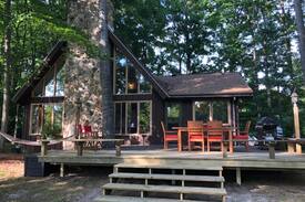 Bellaire Villa | Treehouse Chalet- Near Torch Lake - Bellaire